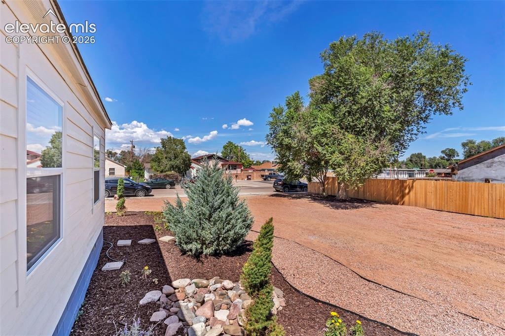 Image 8 of 49: Yard
