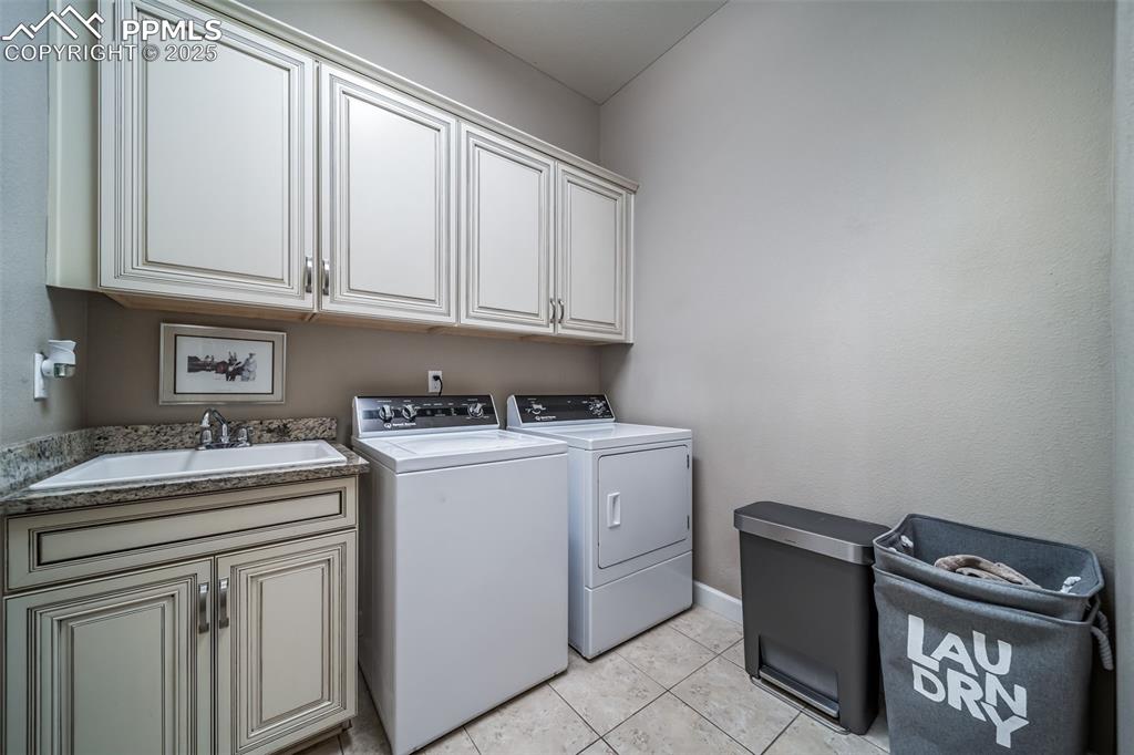 Image 11 of 50: Laundry