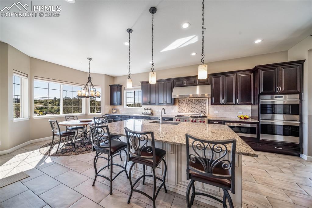 Image 18 of 50: Kitchen