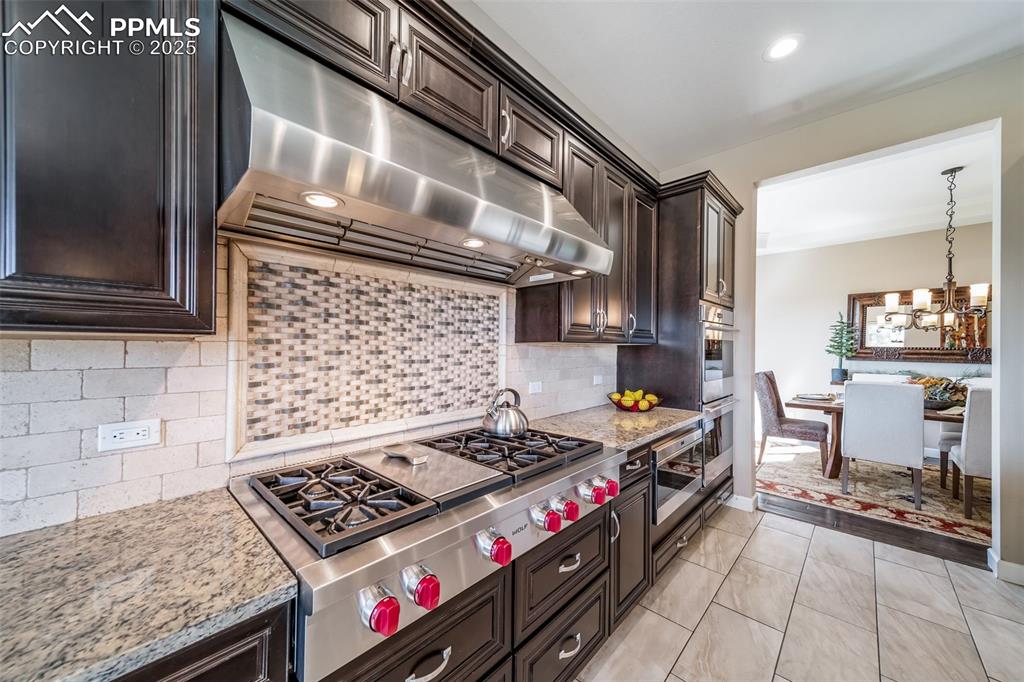 Image 20 of 50: Kitchen