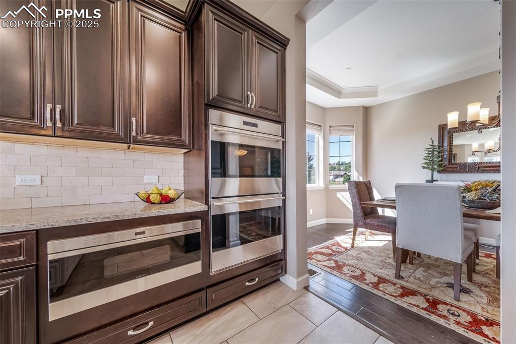 Image 22 of 50: Kitchen