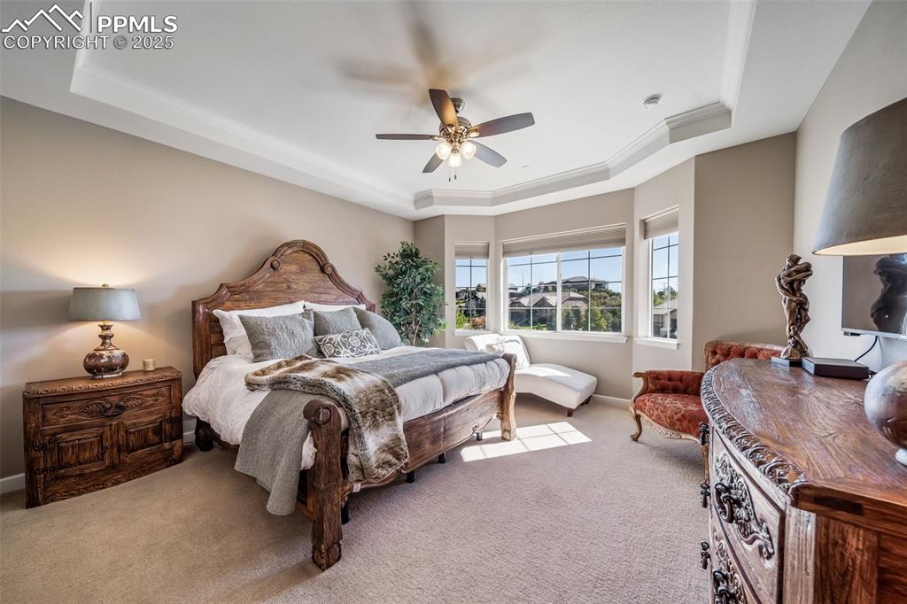 Image 25 of 50: Bedroom