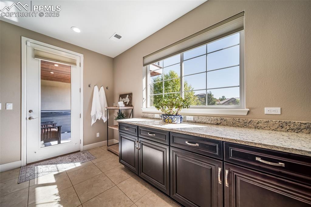 Image 32 of 50: Kitchen