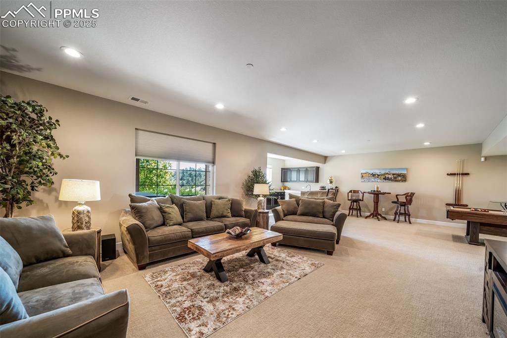 Image 34 of 50: Living Room