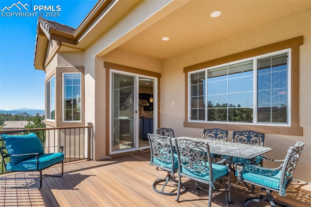 Image 41 of 50: Deck