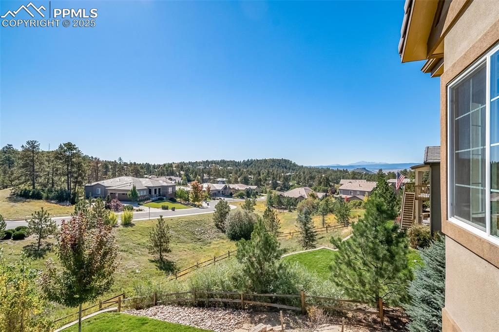 Image 43 of 50: Yard