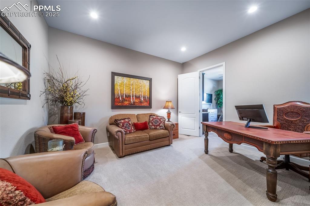 Image 5 of 50: Office