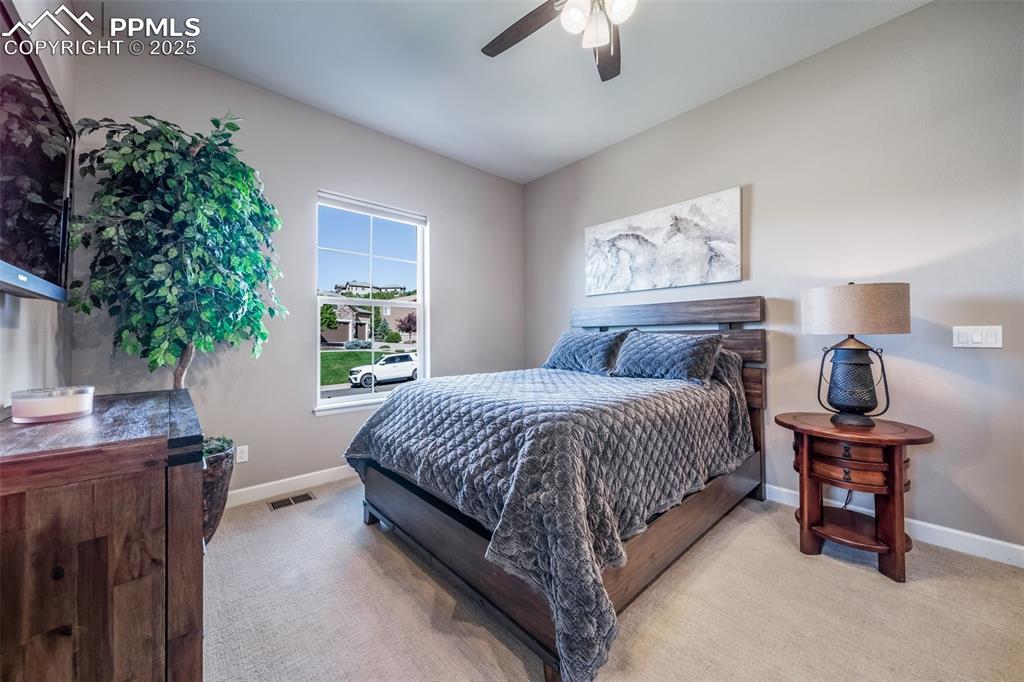 Image 6 of 50: Bedroom