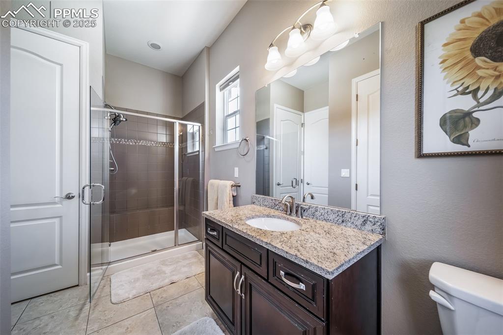 Image 8 of 50: Bathroom