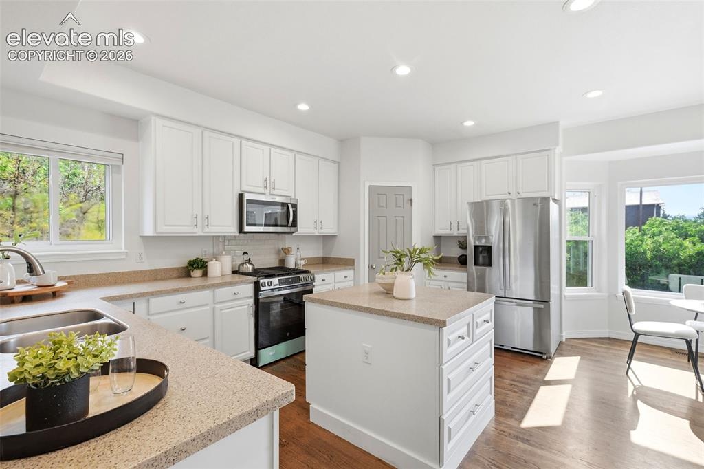 Image 11 of 49: Kitchen