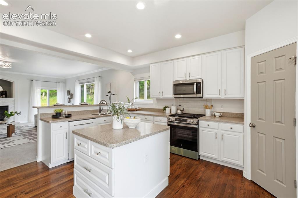 Image 12 of 49: Kitchen