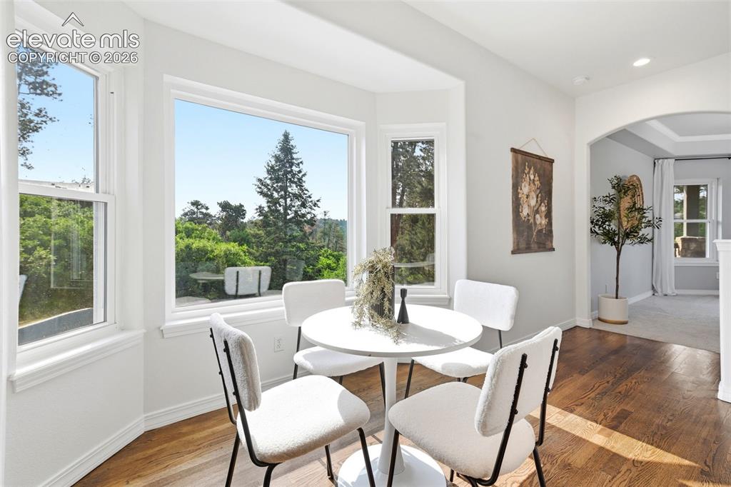 Image 13 of 49: Dining Area