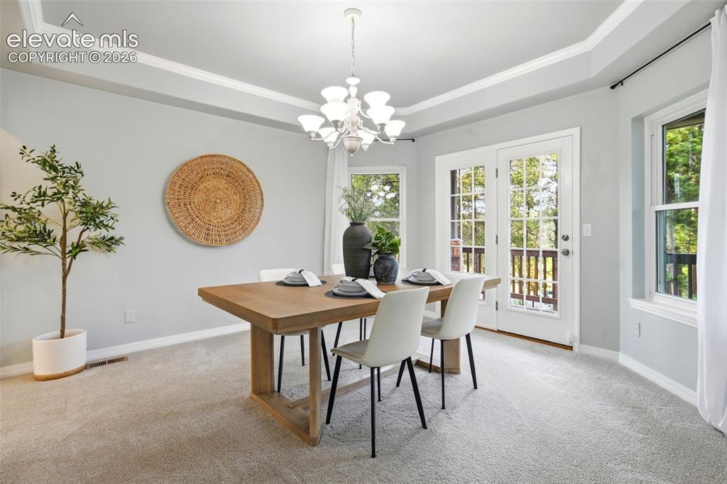Image 15 of 49: Dining Area