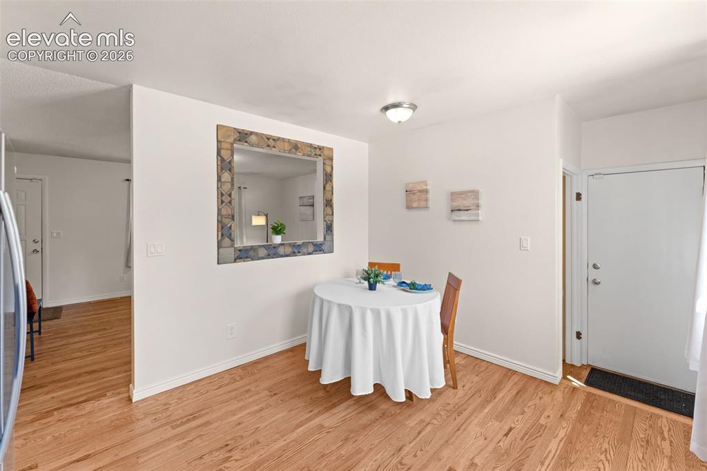 Image 11 of 49: Dining Area