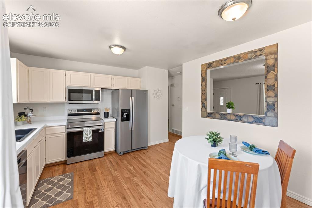Image 12 of 49: Kitchen
