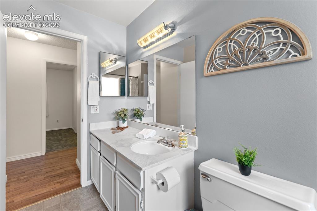 Image 19 of 49: Bathroom