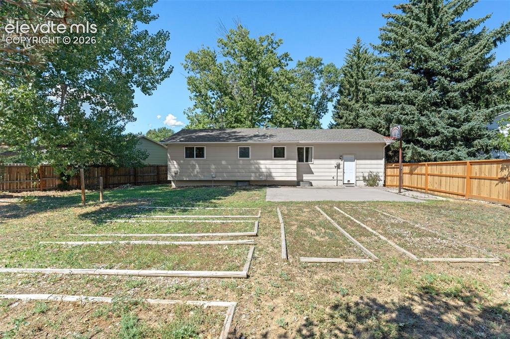 Image 40 of 49: Back of Structure