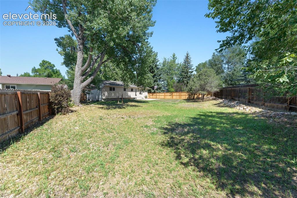 Image 42 of 49: Yard