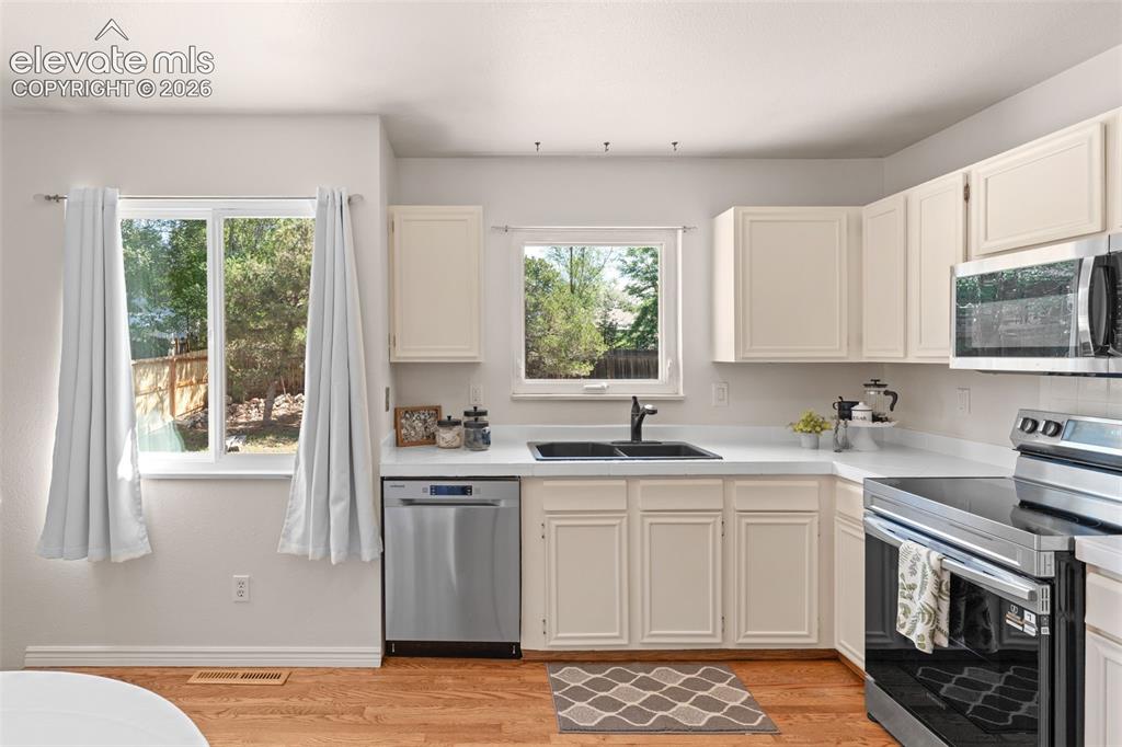 Image 8 of 49: Kitchen
