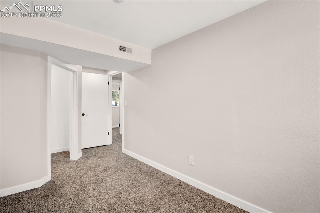 Image 25 of 45: Downstairs Bedroom