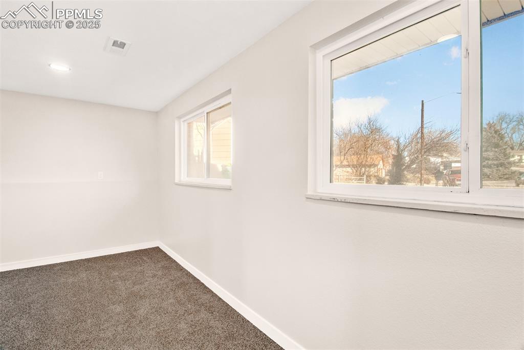 Image 26 of 45: Downstairs Bedroom