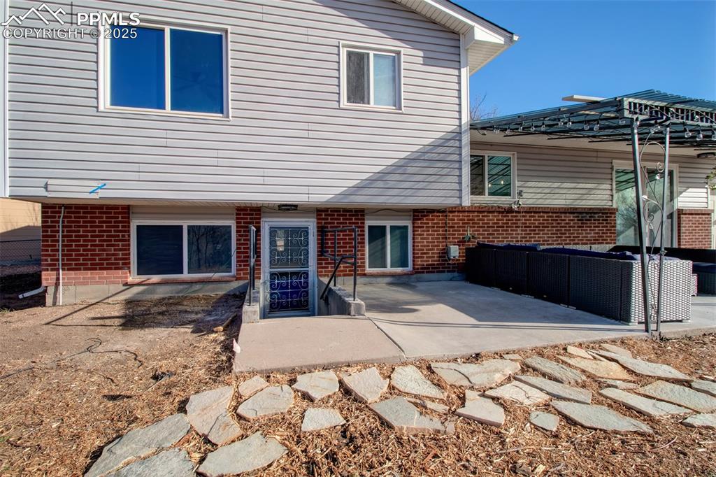 Image 36 of 45: Separate Entrance to the downstairs