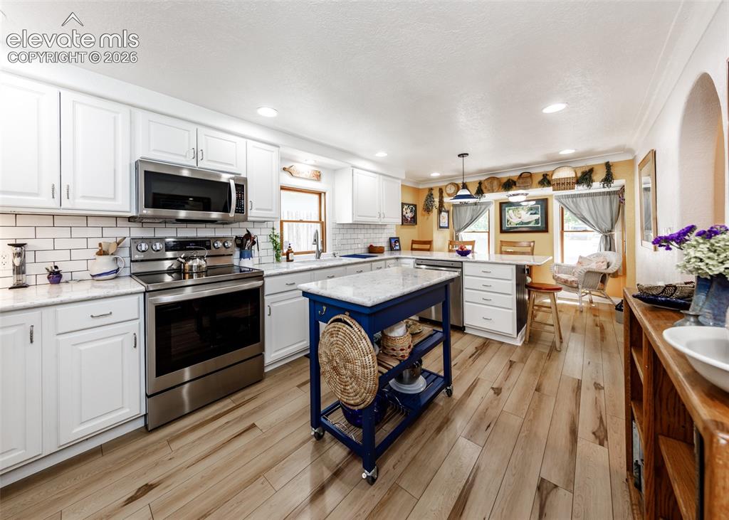 Image 11 of 45: Kitchen