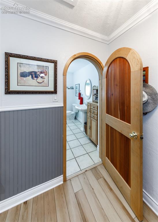Image 16 of 45: Hallway
