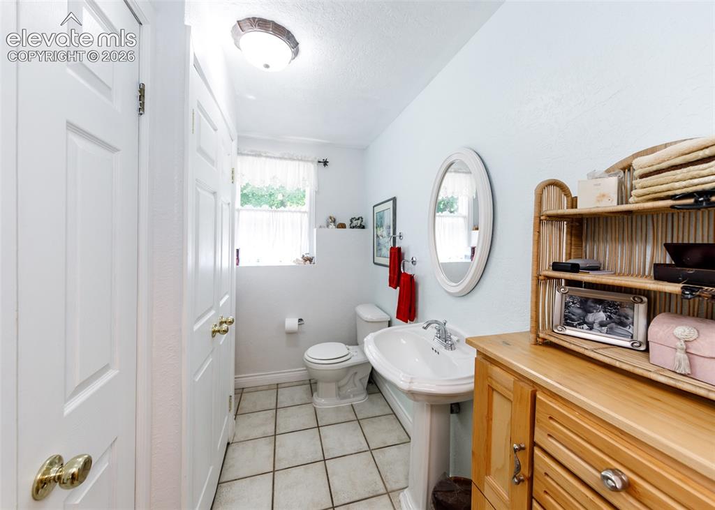 Image 17 of 45: Bathroom