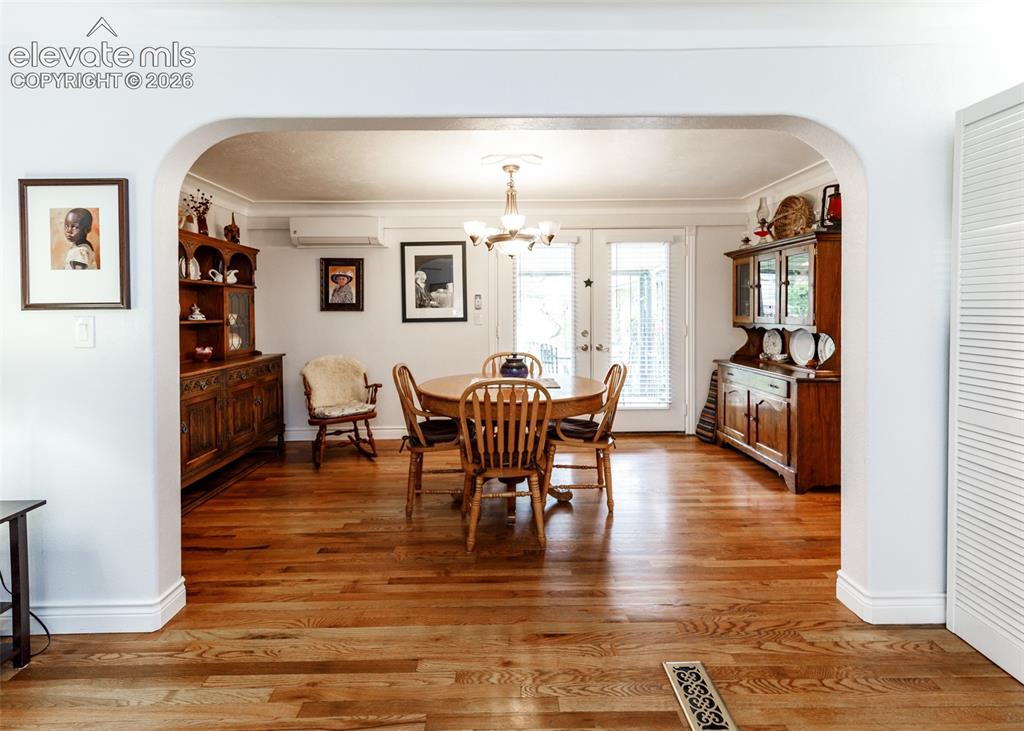 Image 8 of 45: Dining Area