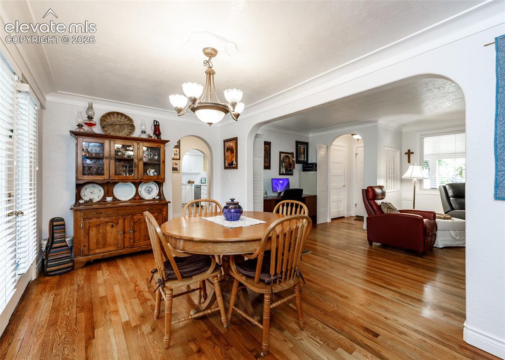 Image 9 of 45: Dining Area