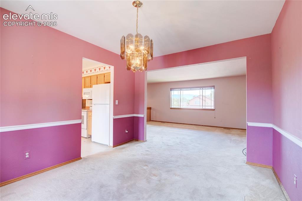 Image 11 of 41: Dining Room