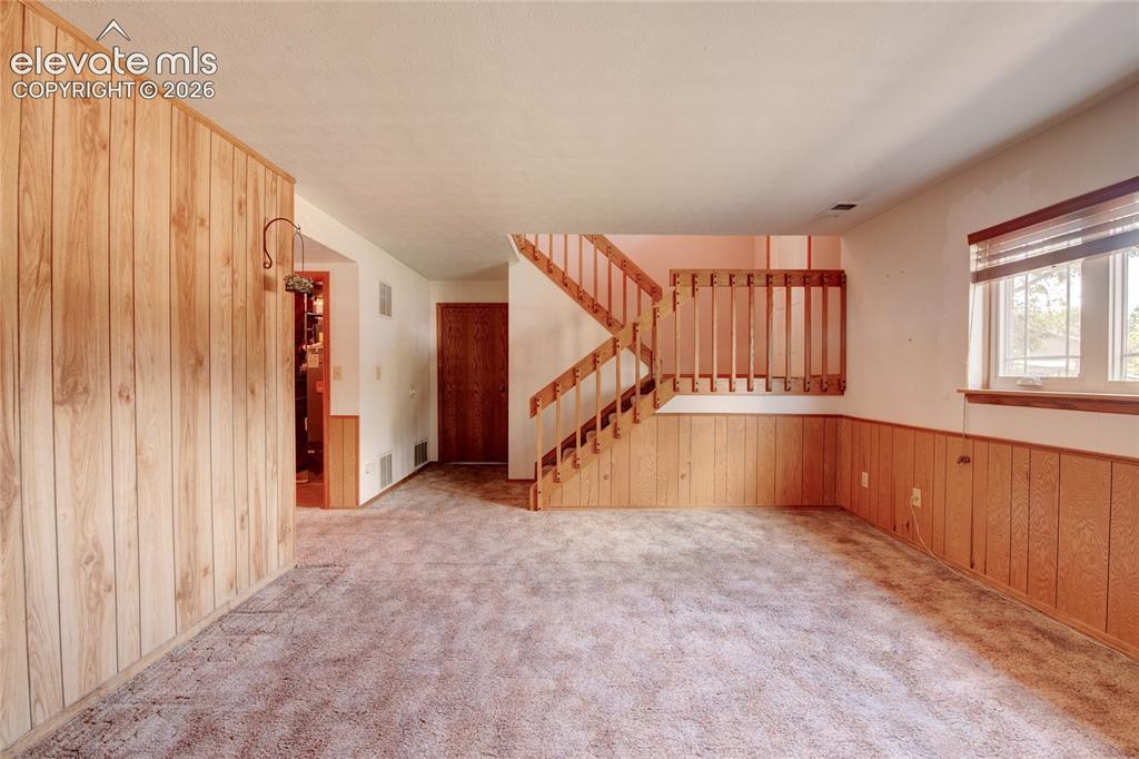 Image 14 of 41: Family Room