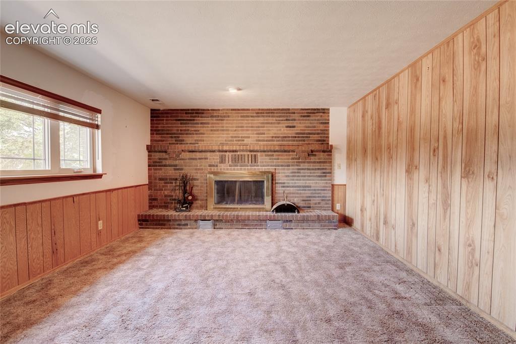 Image 16 of 41: Family Room
