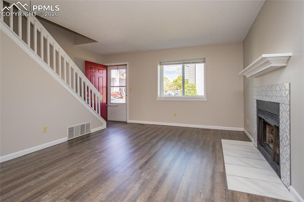 Image 12 of 31: Living Room