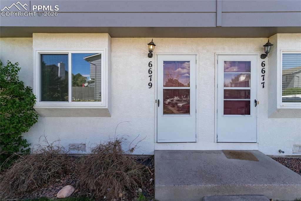 Image 2 of 31: Entry