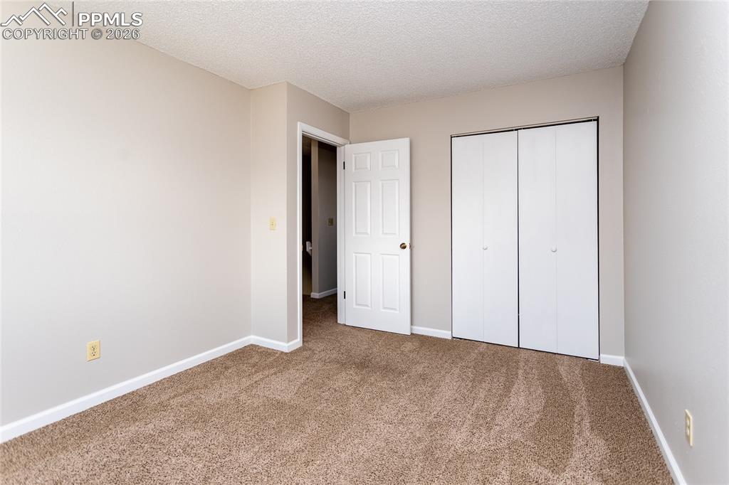 Image 21 of 31: Bedroom