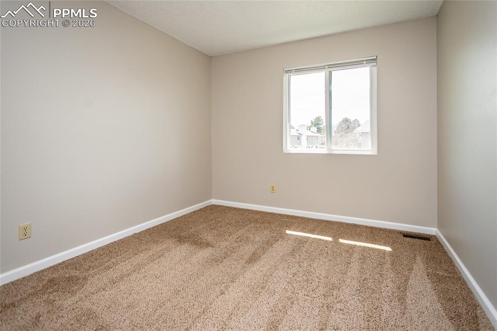 Image 22 of 31: Bedroom