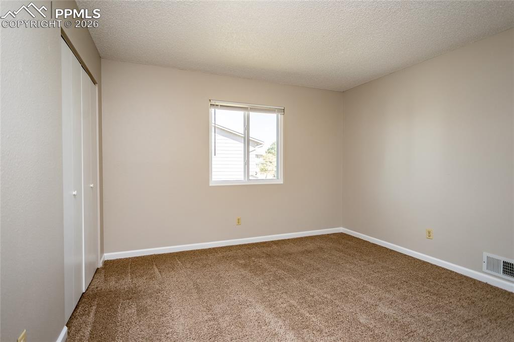 Image 27 of 31: Bedroom