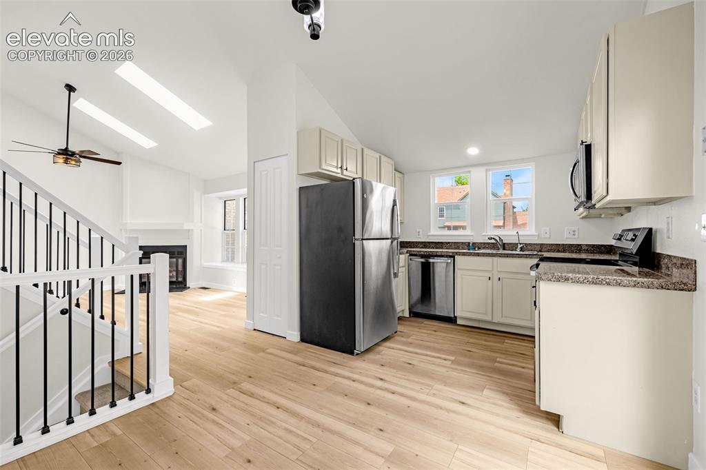 Image 11 of 48: Kitchen