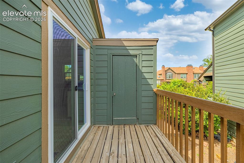 Image 34 of 48: Deck