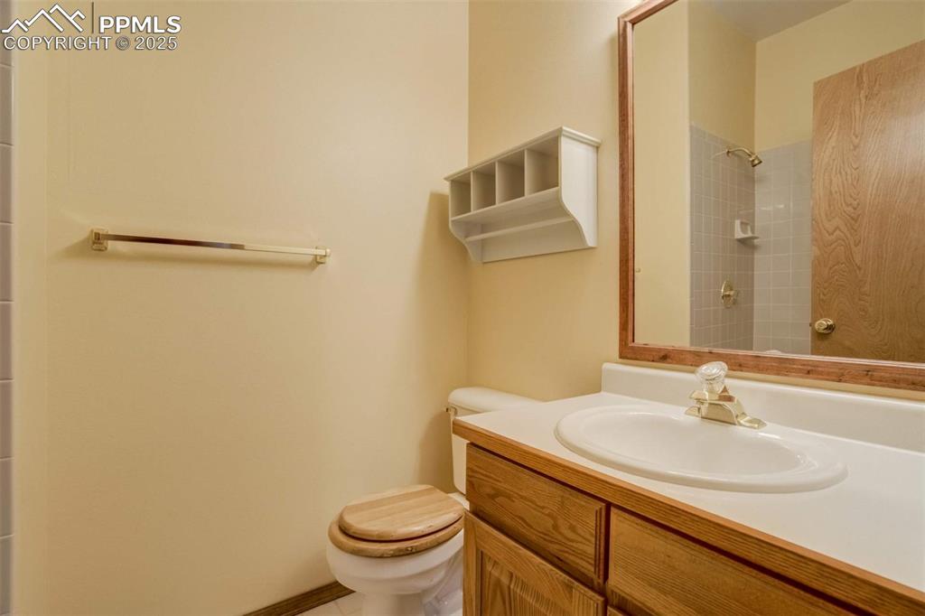 Image 31 of 49: Bathroom