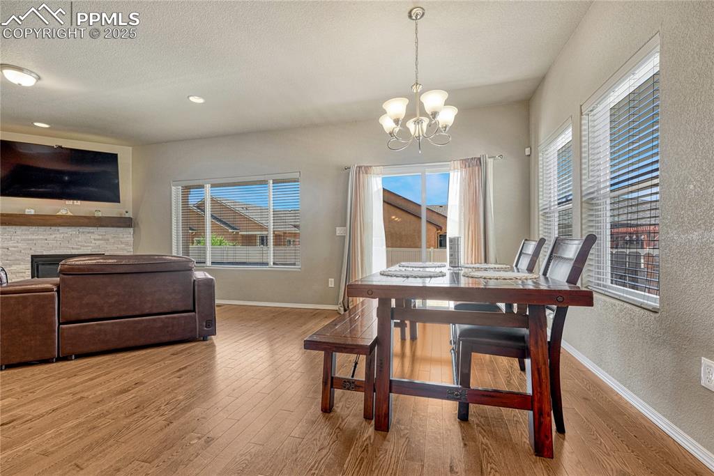 Image 11 of 37: Dining Area