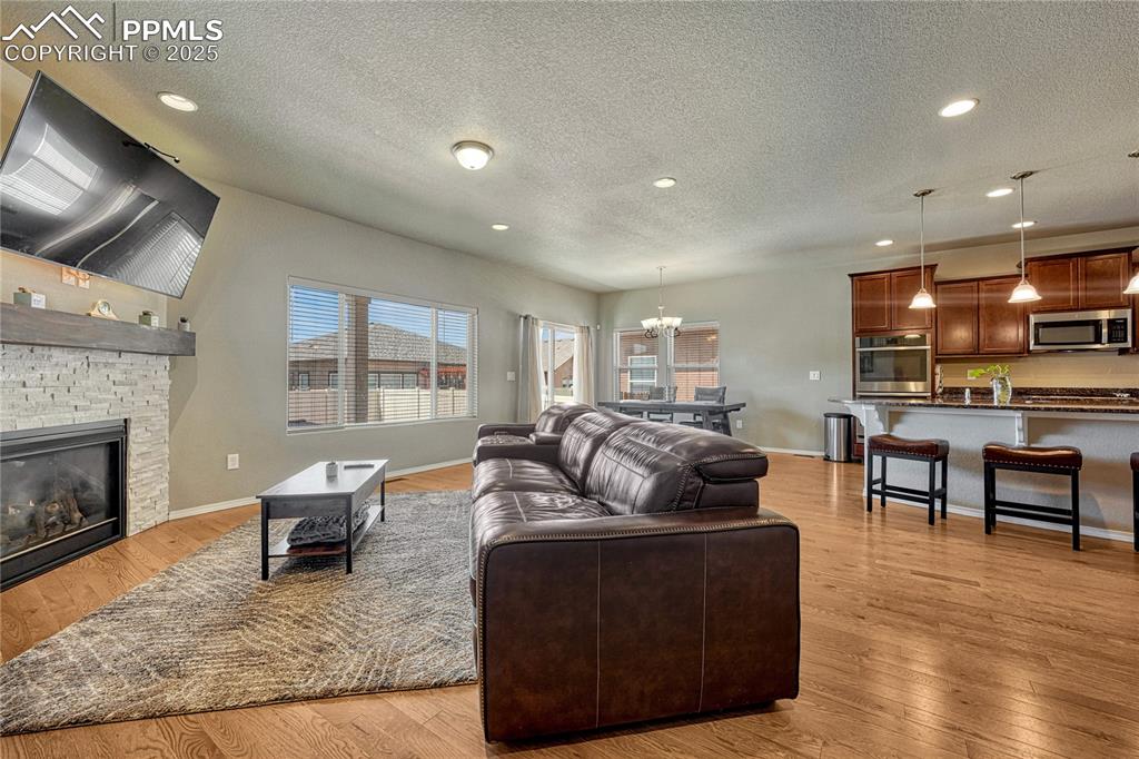 Image 14 of 37: Living Room