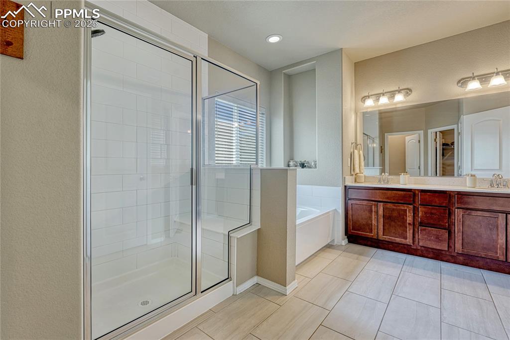 Image 18 of 37: Bathroom
