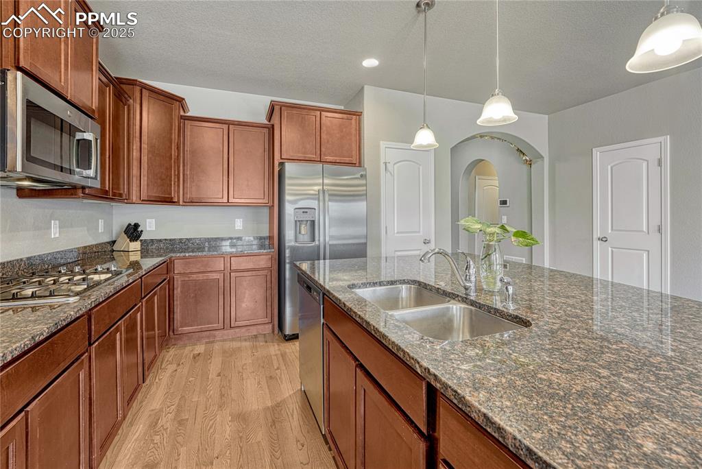 Image 7 of 37: Kitchen