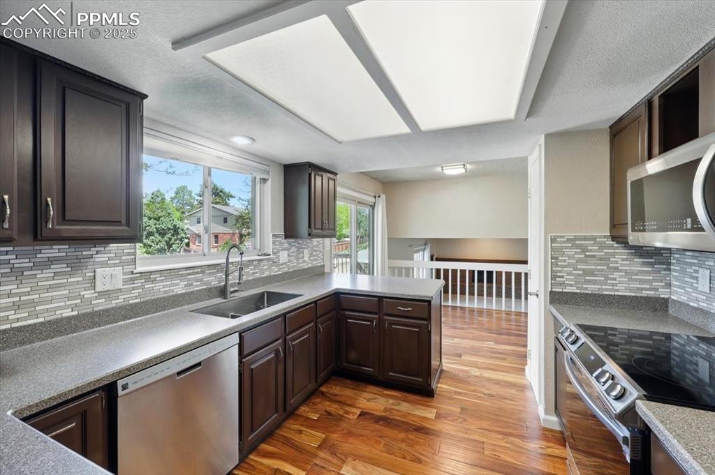 Image 11 of 47: Kitchen