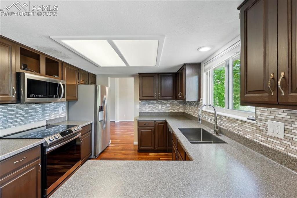 Image 14 of 47: Kitchen
