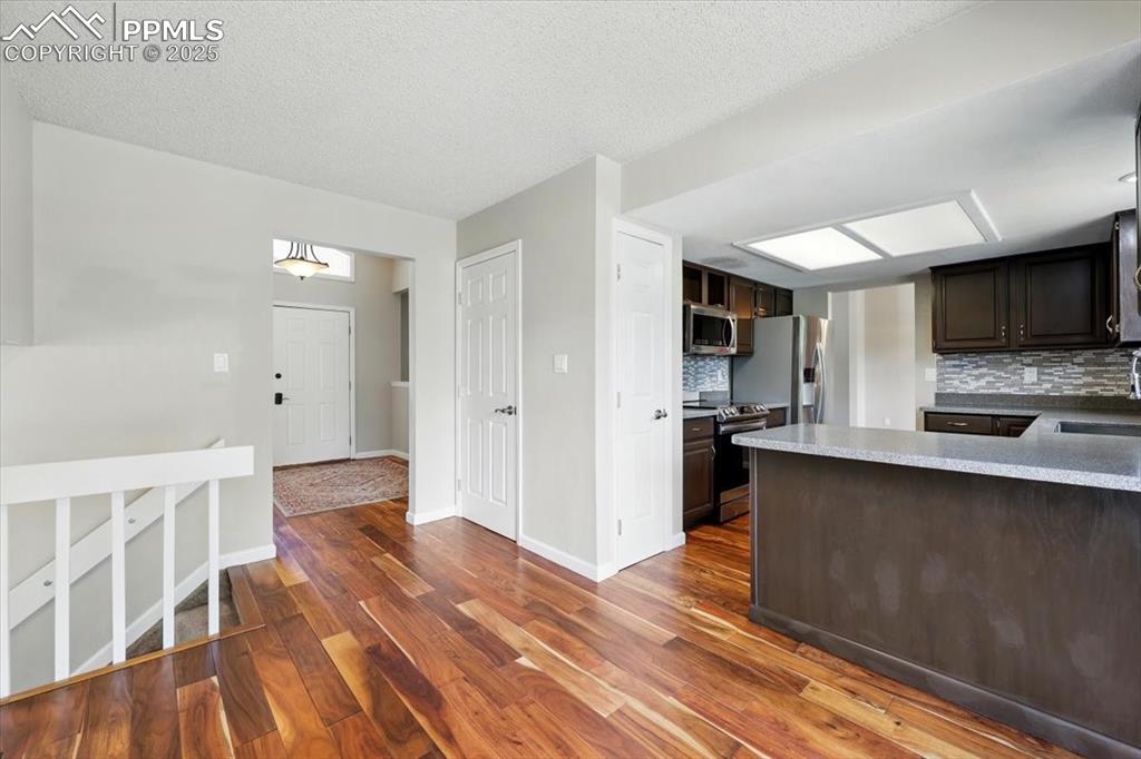 Image 15 of 47: Kitchen