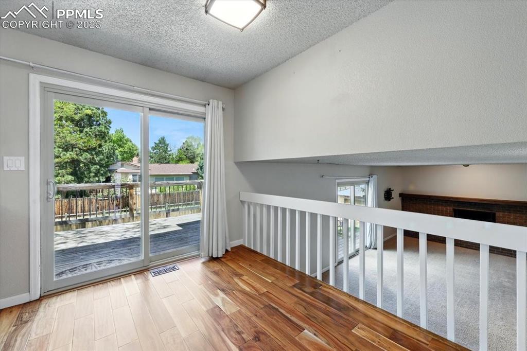 Image 16 of 47: Dining Room